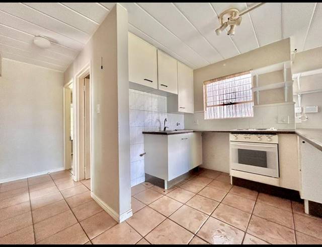 3 BEDROOM HOUSE FOR SALE IN CARIBBEAN BEACH